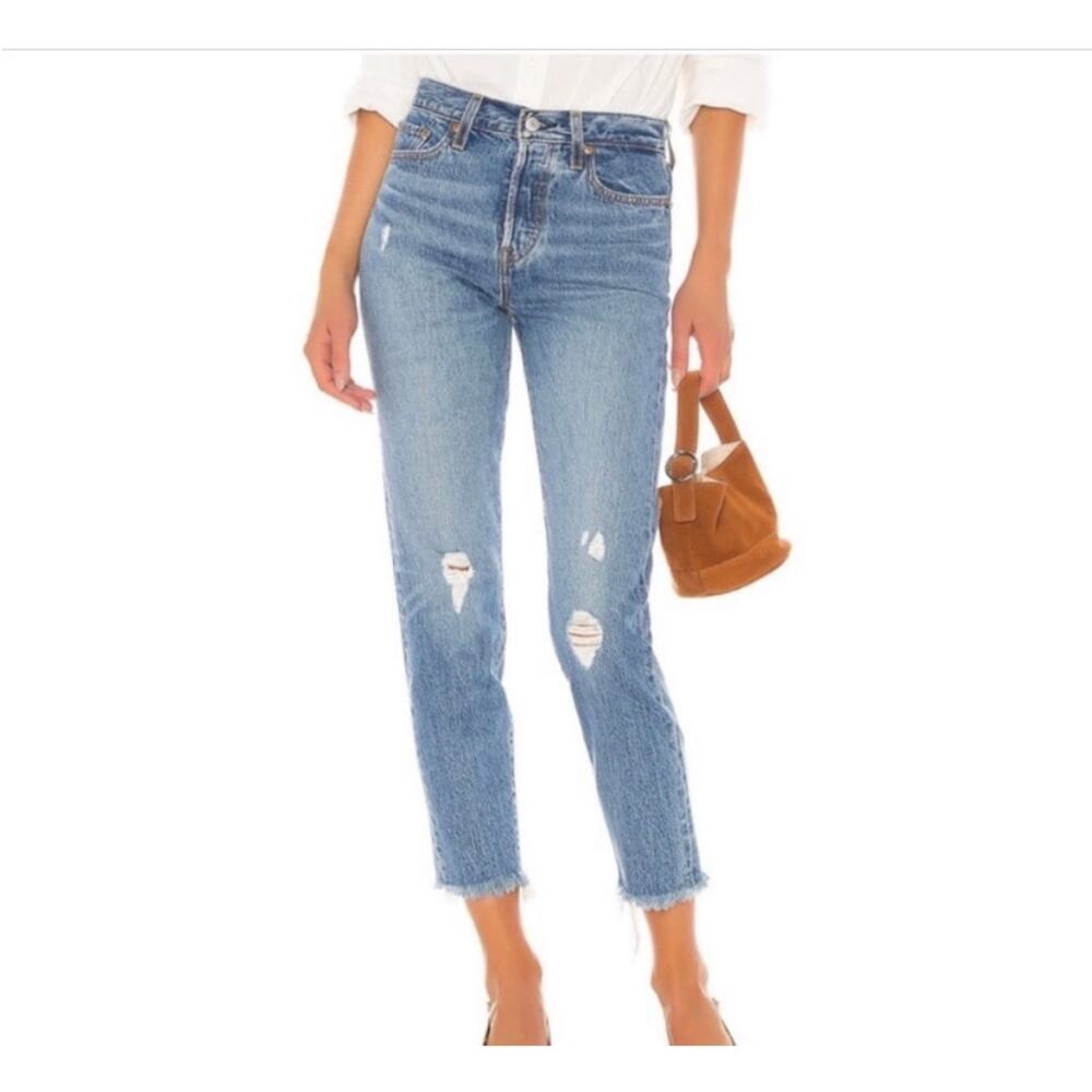 Levi's Premium Wedgie Icon Distressed Frayed
Hem Straight Leg Jean Size 29